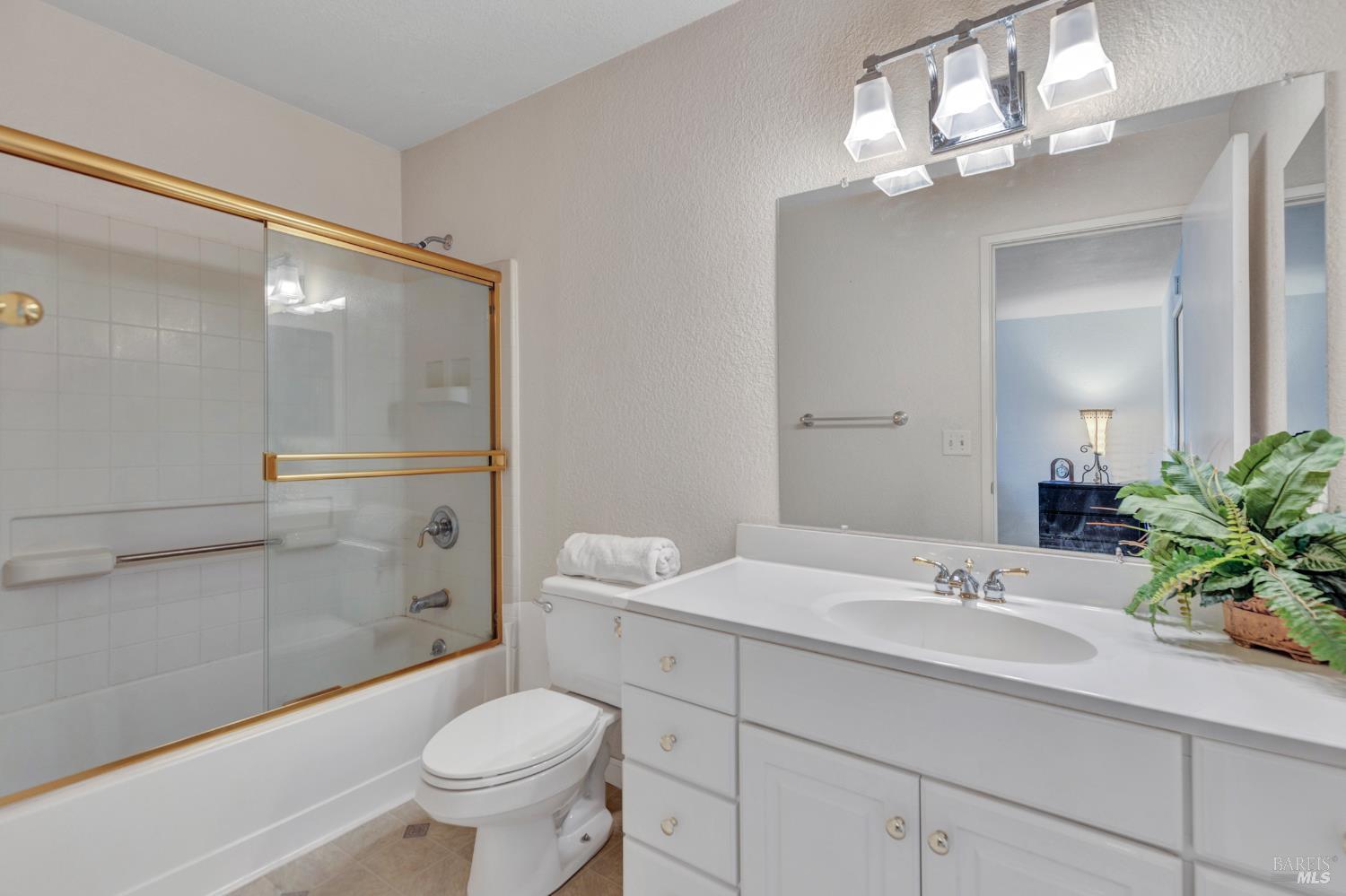 Detail Gallery Image 35 of 46 For 557 Willow Ct, Benicia,  CA 94510 - 2 Beds | 2/1 Baths