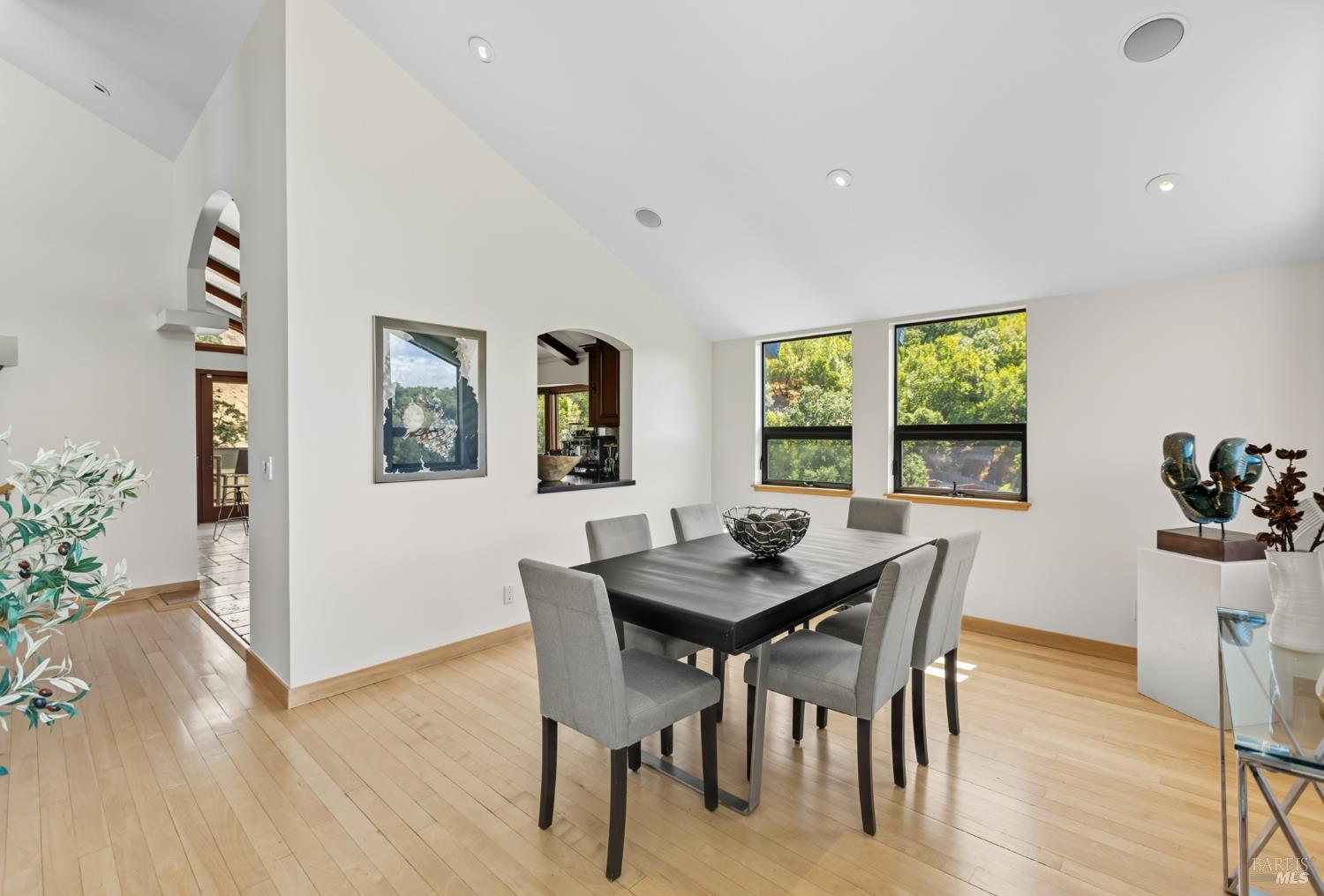 Detail Gallery Image 15 of 63 For 103 Holstein Rd, San Anselmo,  CA 94960 - 3 Beds | 2/1 Baths