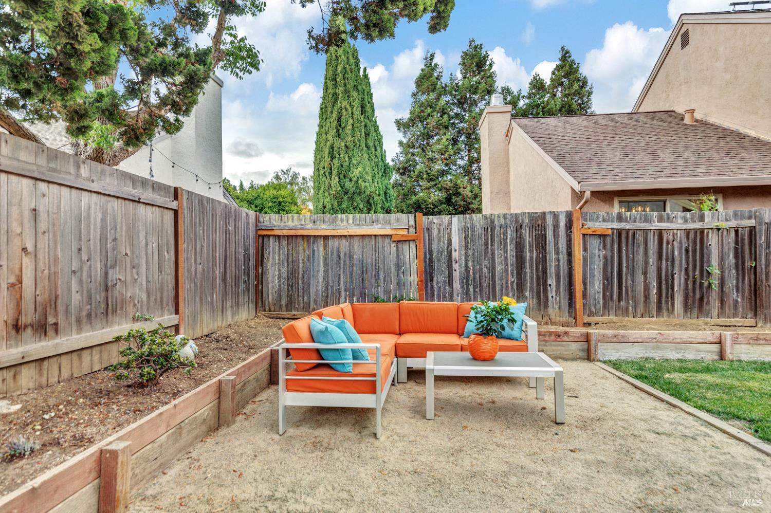 Detail Gallery Image 11 of 46 For 557 Willow Ct, Benicia,  CA 94510 - 2 Beds | 2/1 Baths
