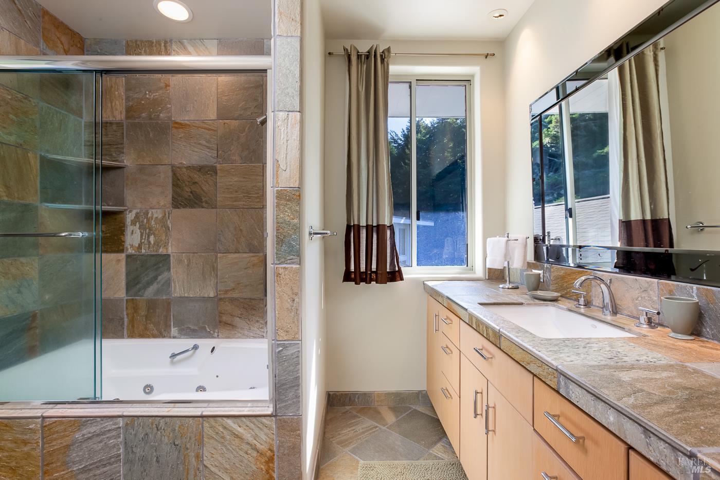 Detail Gallery Image 12 of 49 For 43850 Buckhorn Cove Rd, Little River_1,  CA 95456 - 3 Beds | 4/1 Baths
