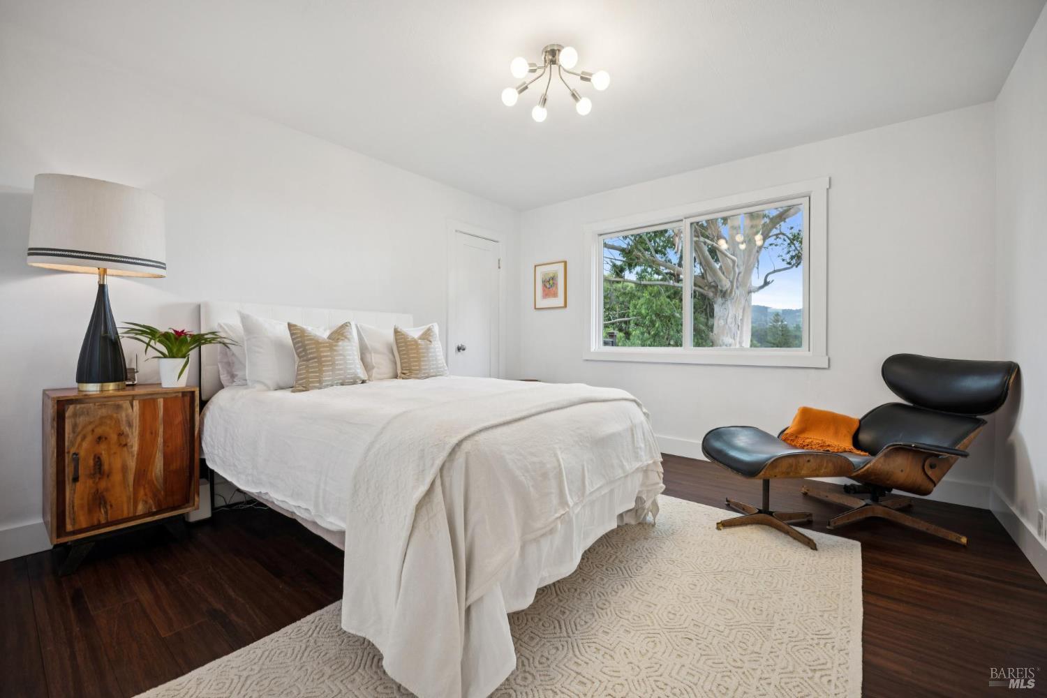 Detail Gallery Image 17 of 38 For 102 Marina Court Dr, San Rafael,  CA 94901 - 4 Beds | 3 Baths