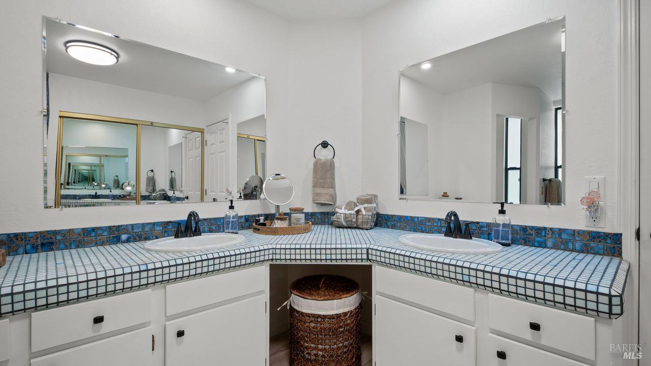 Detail Gallery Image 26 of 42 For 170 Wild Horse Valley Dr, Novato,  CA 94947 - 5 Beds | 2/1 Baths