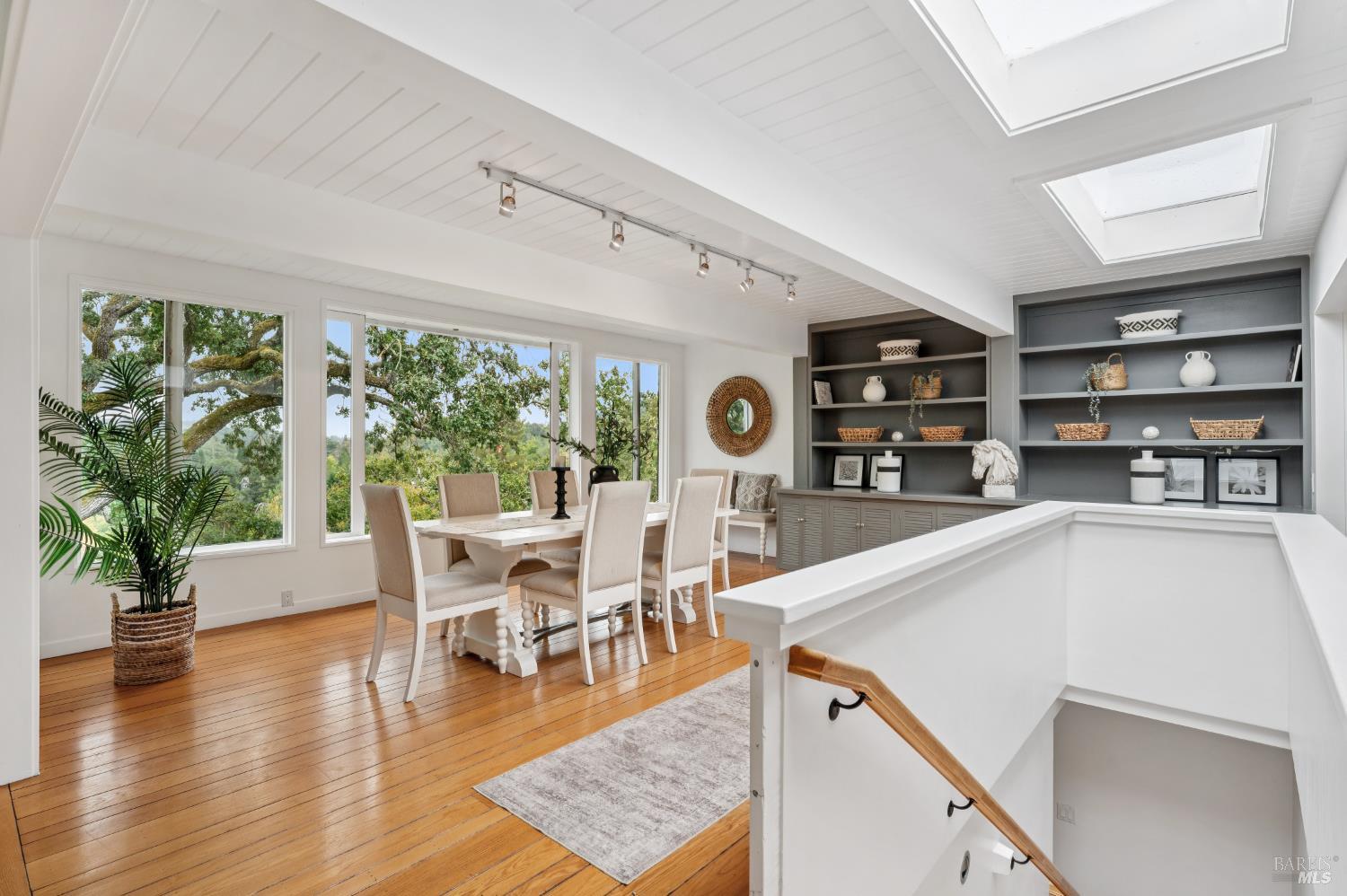 Detail Gallery Image 5 of 78 For 125 Oak Ave, San Anselmo,  CA 94960 - 5 Beds | 2/1 Baths