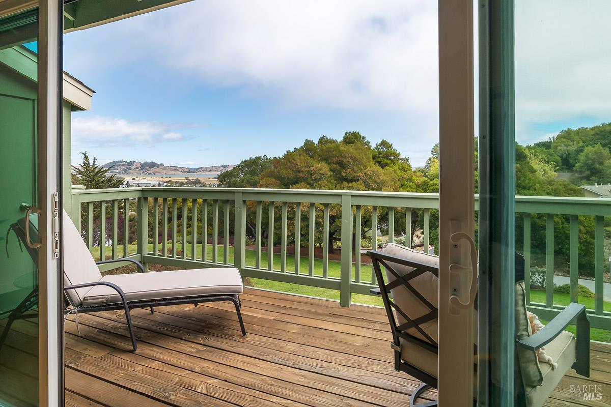 Detail Gallery Image 6 of 43 For 30 Toyon Ct, Corte Madera,  CA 94925 - 2 Beds | 2 Baths