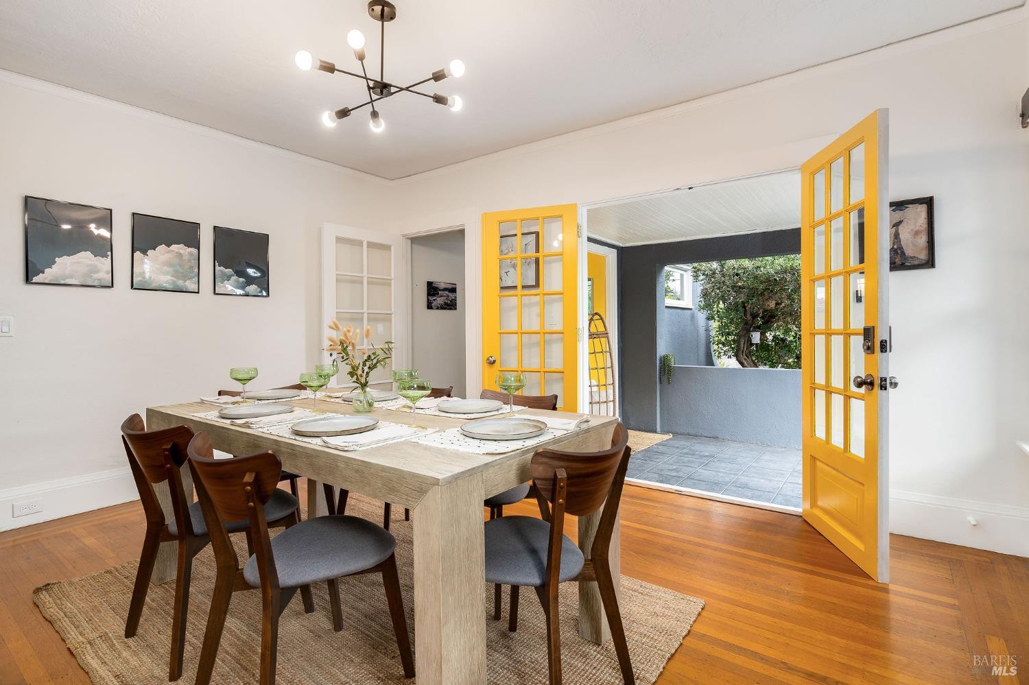 Detail Gallery Image 15 of 52 For 3009 Humboldt Ave, Oakland,  CA 94602 - 5 Beds | 2 Baths