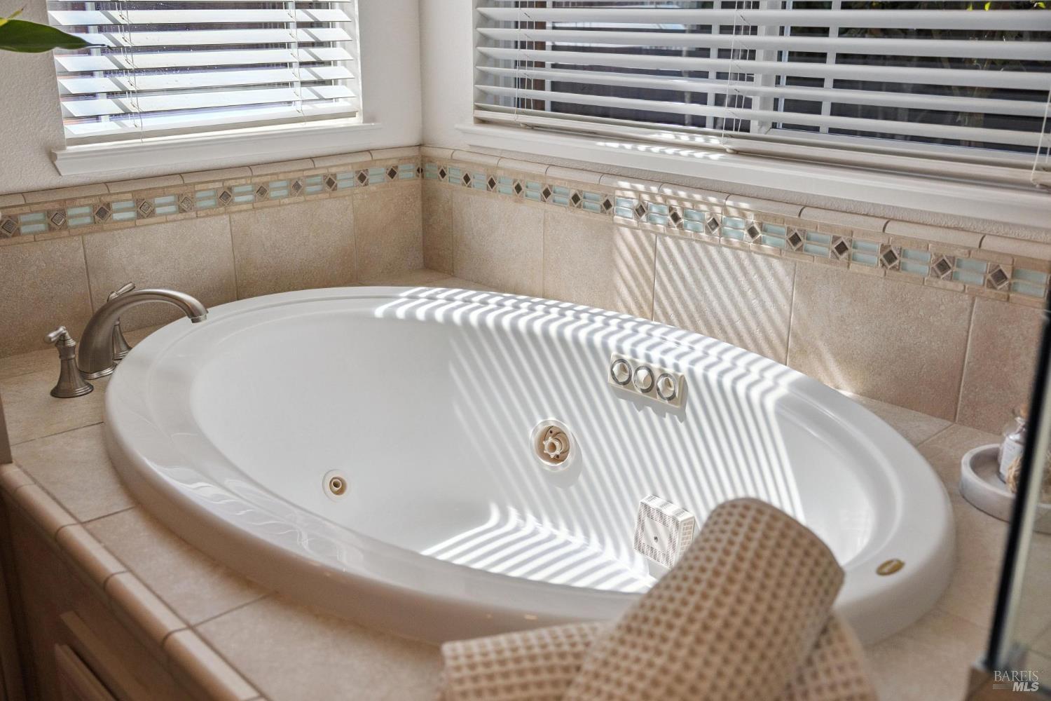Detail Gallery Image 27 of 49 For 221 Spindle Ct, San Rafael,  CA 94903 - 4 Beds | 4 Baths
