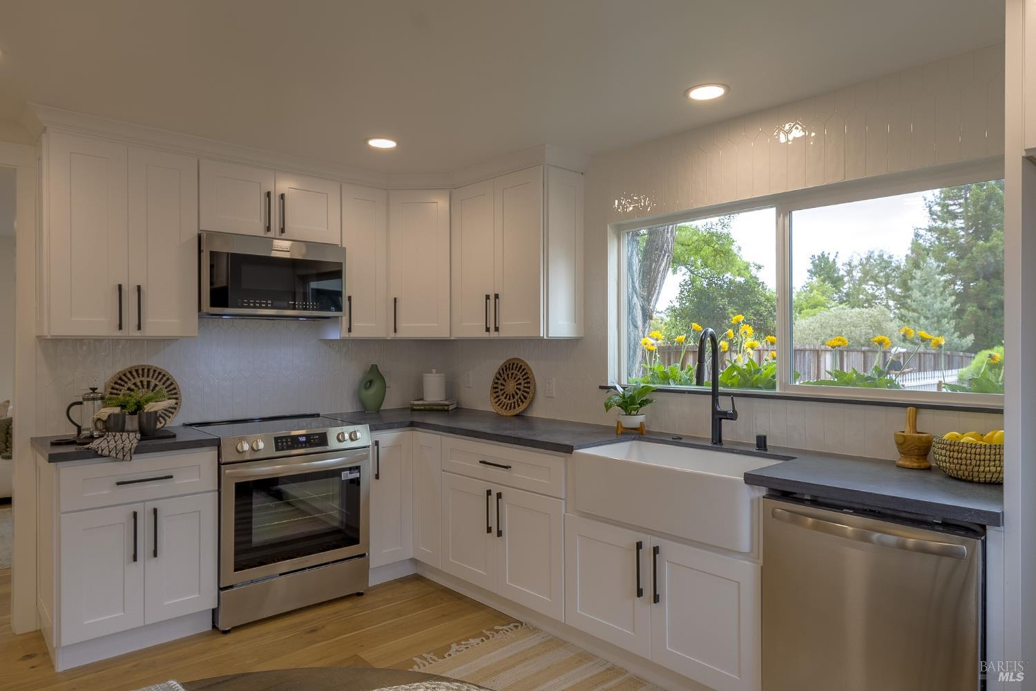 Detail Gallery Image 13 of 59 For 2711 Mark West Station Rd, Windsor,  CA 95492 - 4 Beds | 2 Baths