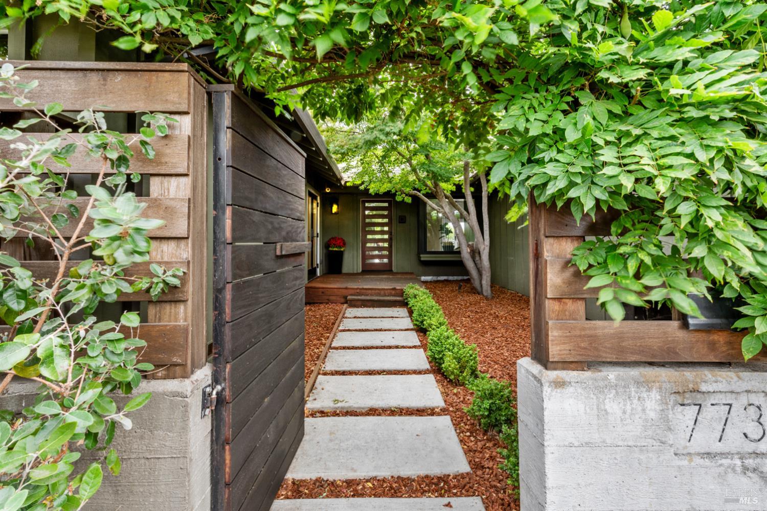 Detail Gallery Image 8 of 99 For 773 Magellan Way, Napa,  CA 94559 - 4 Beds | 3 Baths