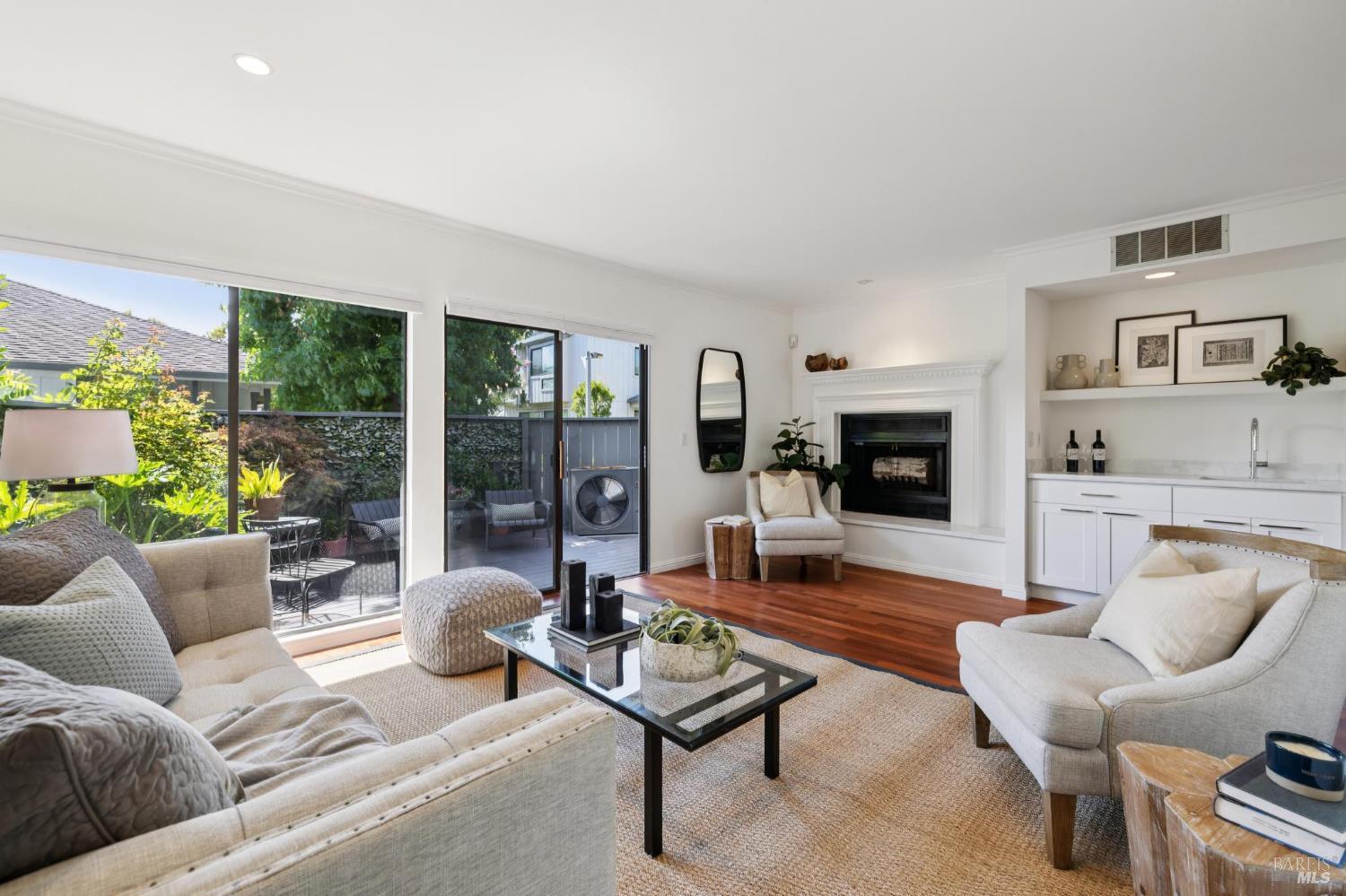 Detail Gallery Image 2 of 40 For 54 Sandpiper Cir, Corte Madera,  CA 94925 - 3 Beds | 2/1 Baths
