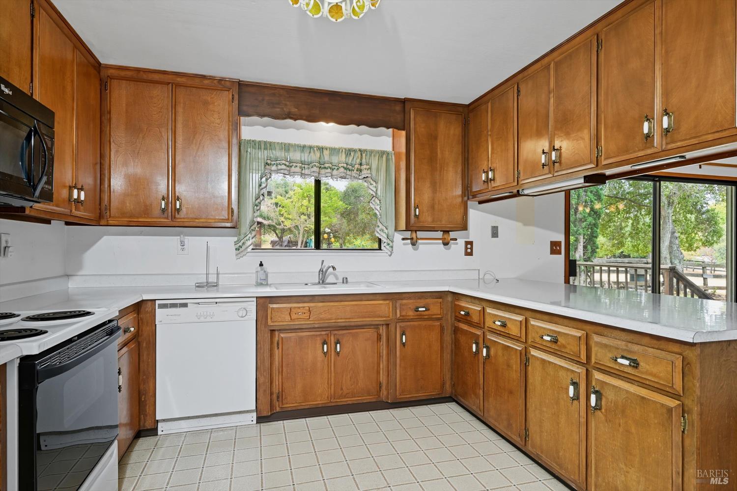 Detail Gallery Image 19 of 28 For 4295 E 3rd Ave, Napa,  CA 94558 - 3 Beds | 2 Baths