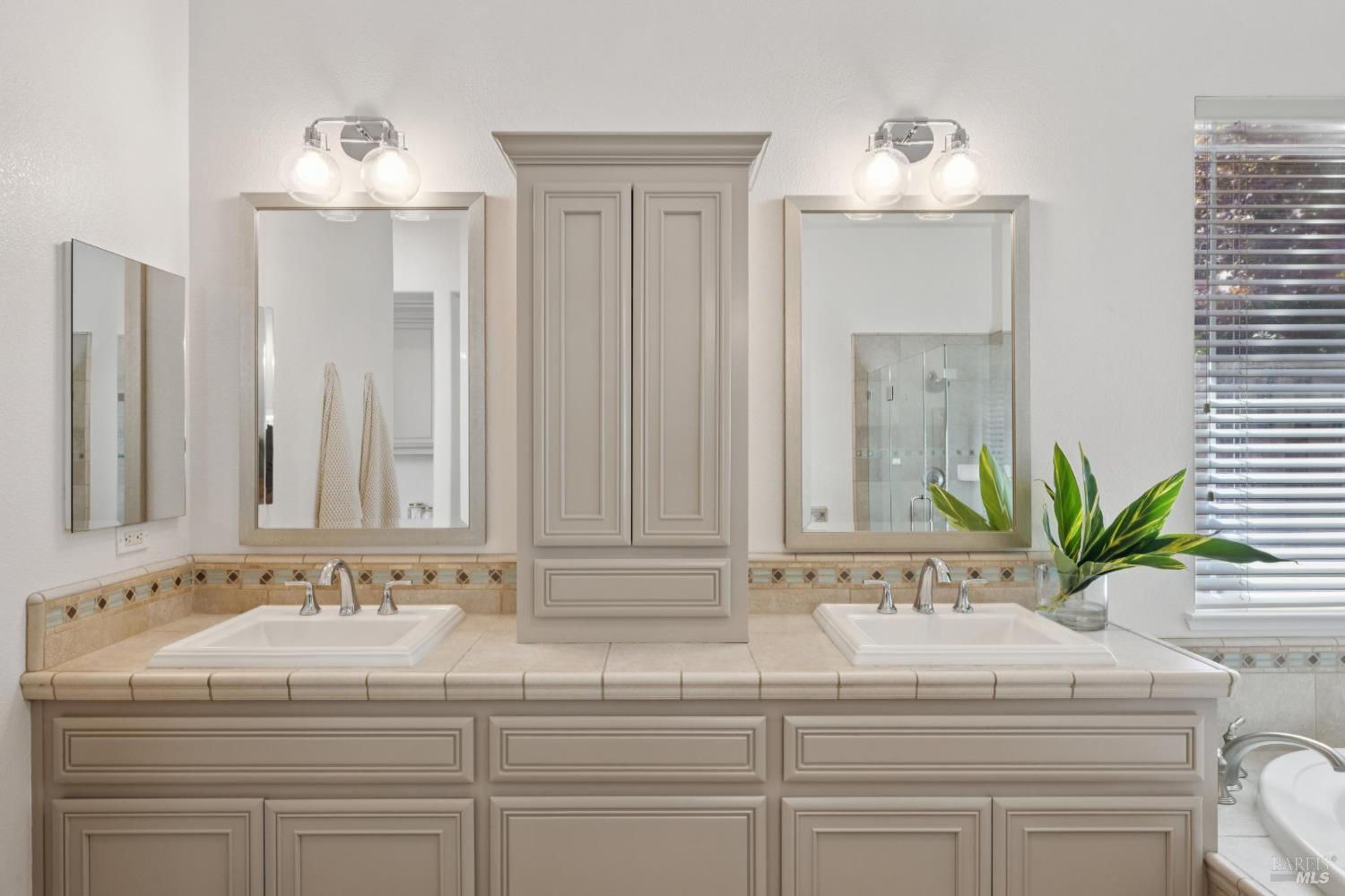 Detail Gallery Image 28 of 49 For 221 Spindle Ct, San Rafael,  CA 94903 - 4 Beds | 4 Baths