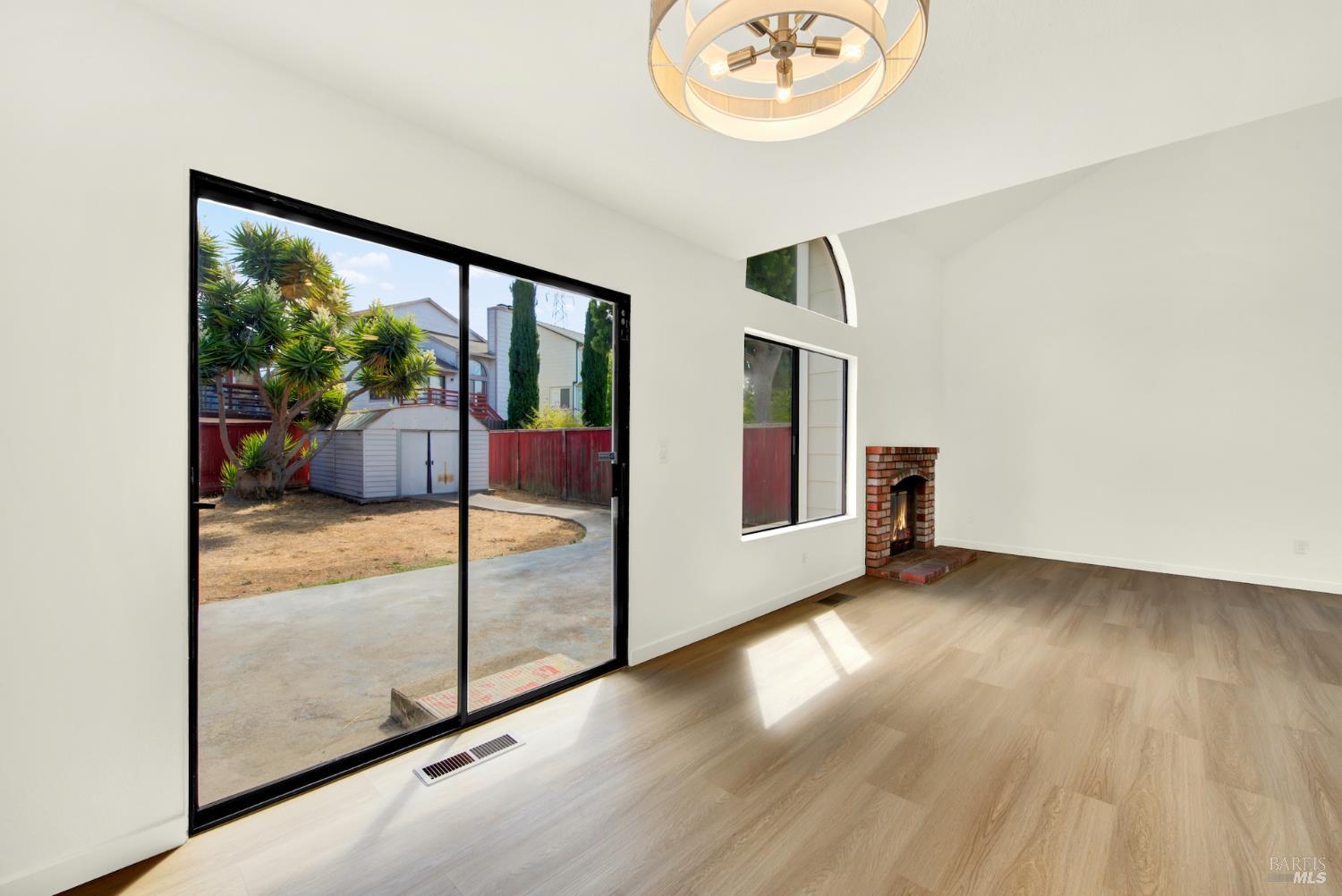 Detail Gallery Image 13 of 55 For 260 Neptunes Ct, Vallejo,  CA 94591 - 3 Beds | 3 Baths