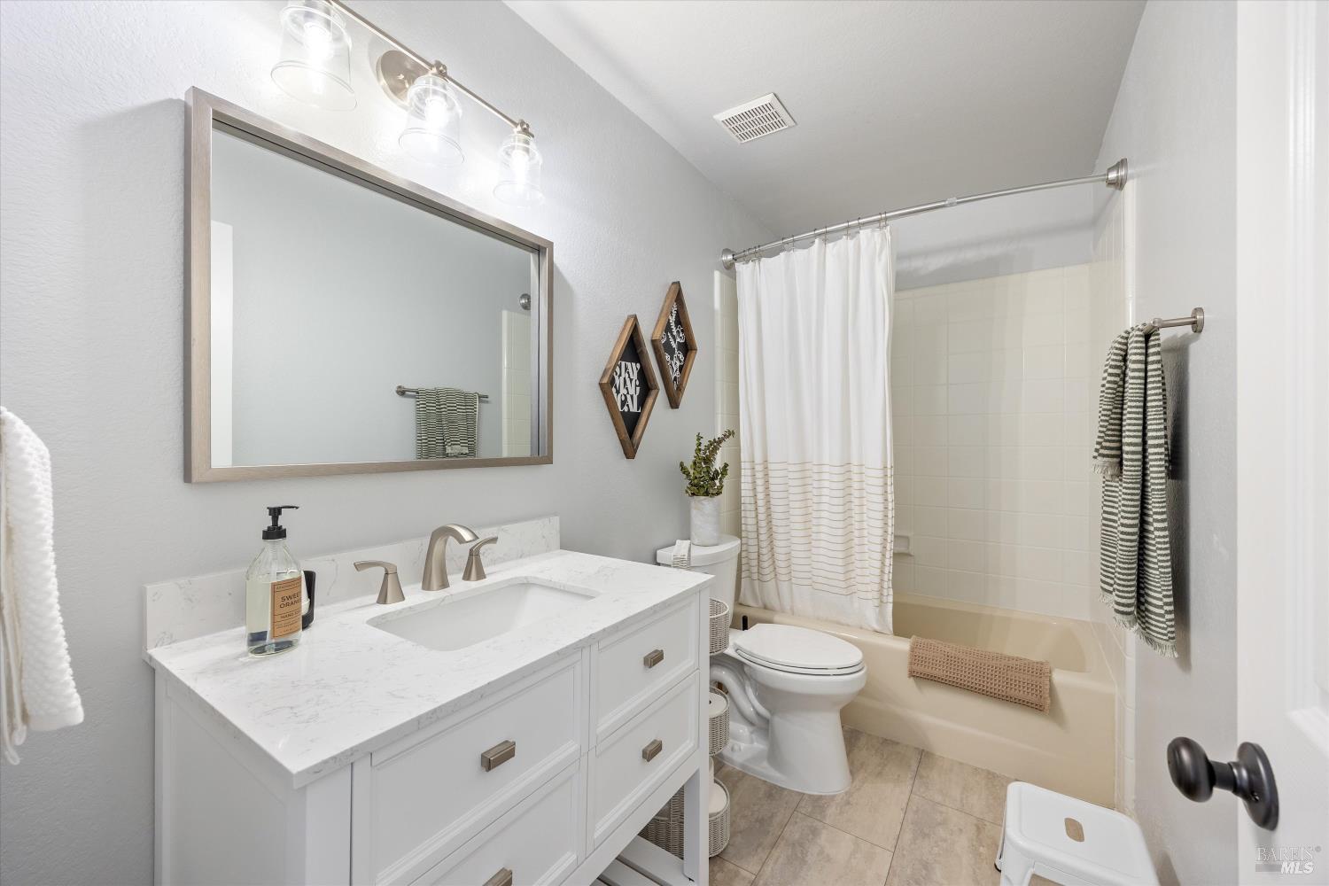 Detail Gallery Image 22 of 46 For 136 Suisun Ct, Vacaville,  CA 95688 - 4 Beds | 3 Baths