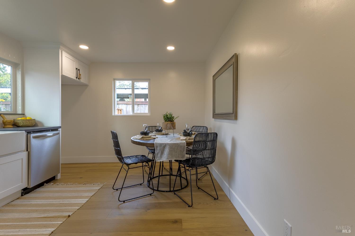 Detail Gallery Image 12 of 59 For 2711 Mark West Station Rd, Windsor,  CA 95492 - 4 Beds | 2 Baths