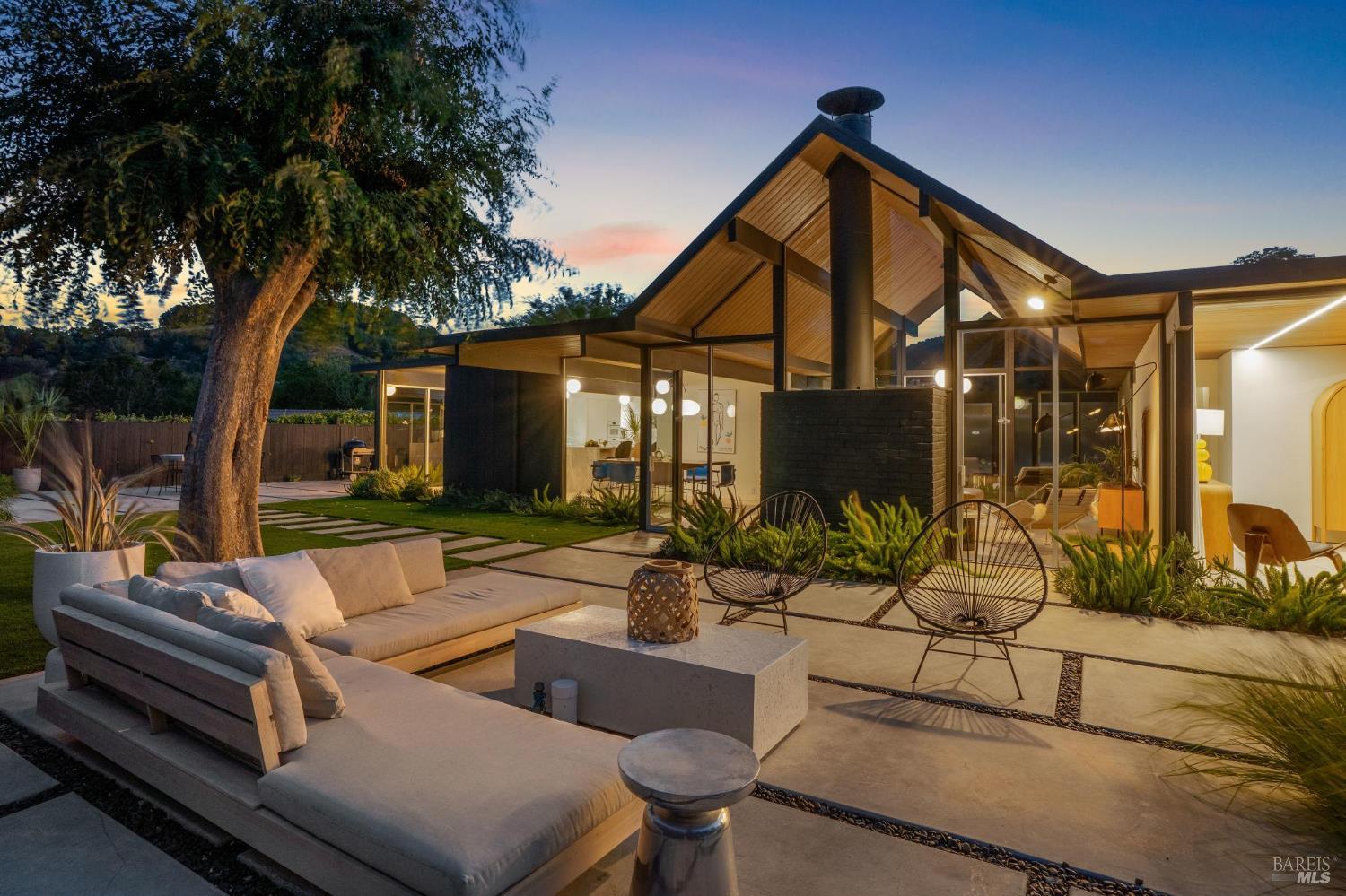 Detail Gallery Image 9 of 53 For 20 Mount Diablo Cir, San Rafael,  CA 94903 - 5 Beds | 2 Baths