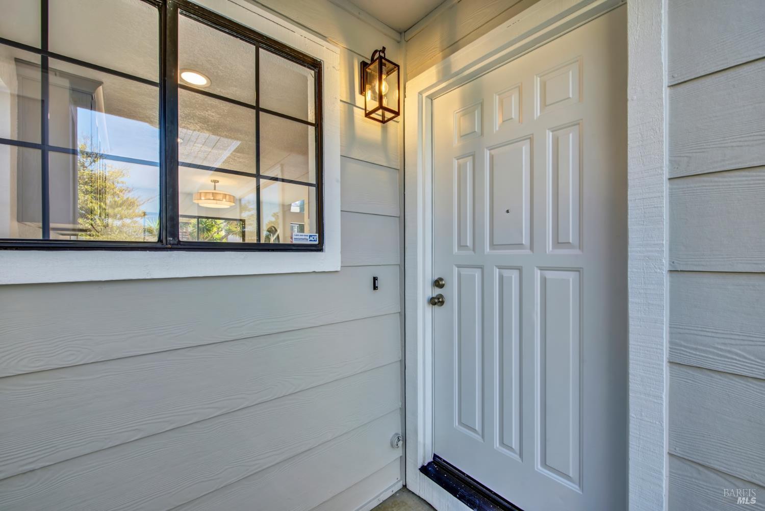 Detail Gallery Image 4 of 55 For 260 Neptunes Ct, Vallejo,  CA 94591 - 3 Beds | 3 Baths
