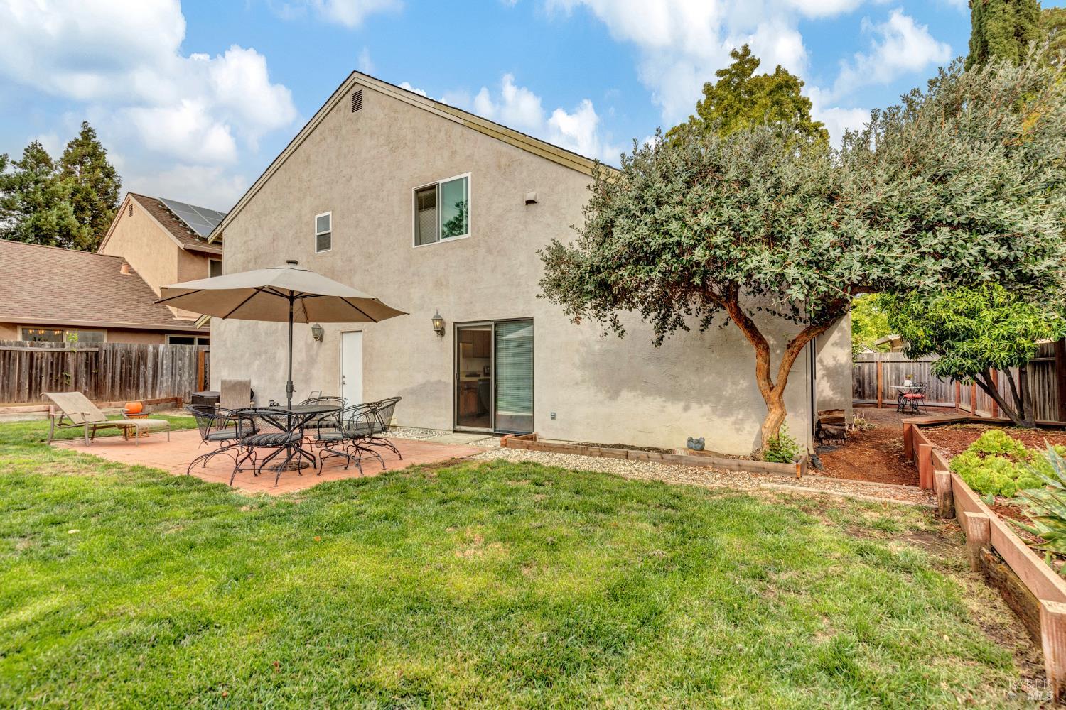 Detail Gallery Image 4 of 46 For 557 Willow Ct, Benicia,  CA 94510 - 2 Beds | 2/1 Baths