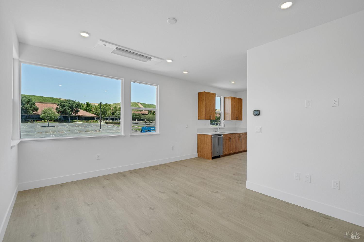 Detail Gallery Image 10 of 23 For 299 Hermes Cmn, Livermore,  CA 94551 - 1 Beds | 1/1 Baths