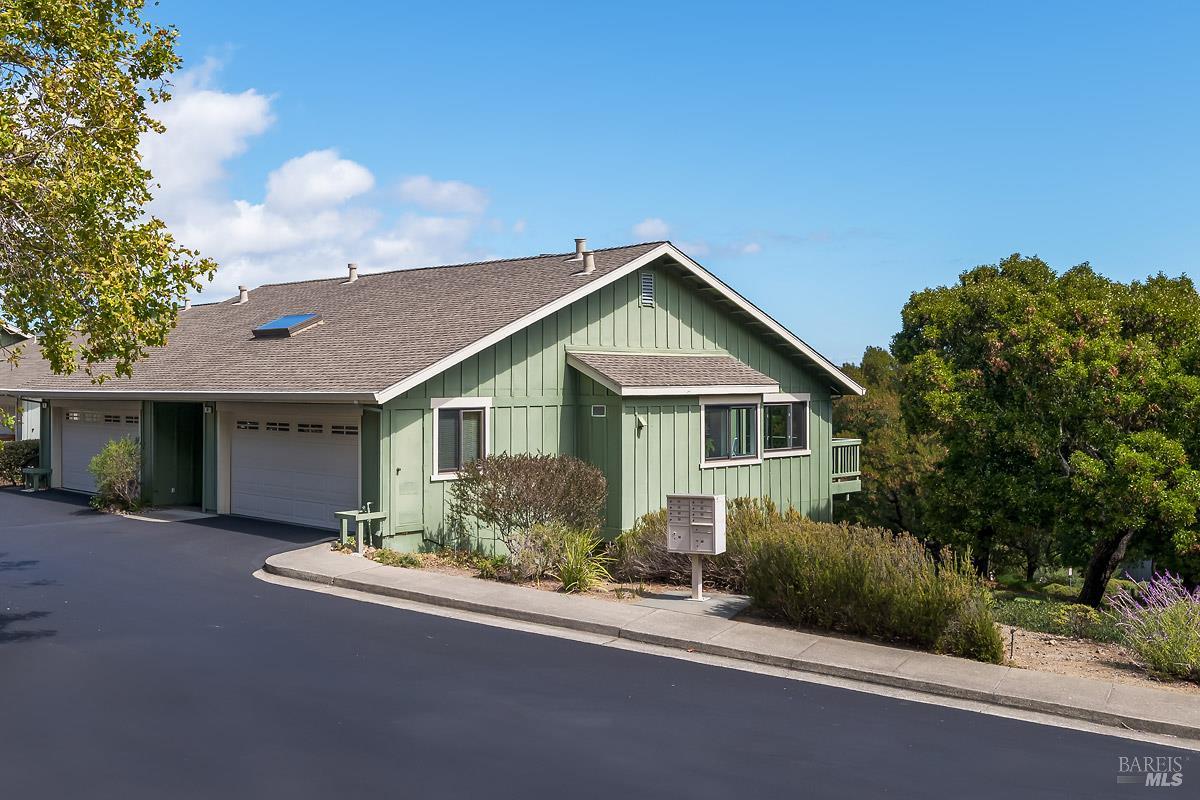 Detail Gallery Image 4 of 43 For 30 Toyon Ct, Corte Madera,  CA 94925 - 2 Beds | 2 Baths