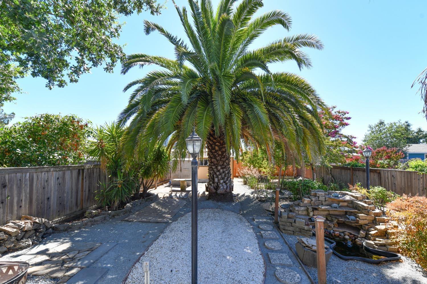 Detail Gallery Image 7 of 30 For 1215 Rutledge Ave, Santa Rosa,  CA 95404 - 4 Beds | 2 Baths