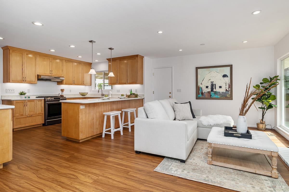 Detail Gallery Image 13 of 50 For 121 San Marino Dr, San Rafael,  CA 94901 - 3 Beds | 2 Baths