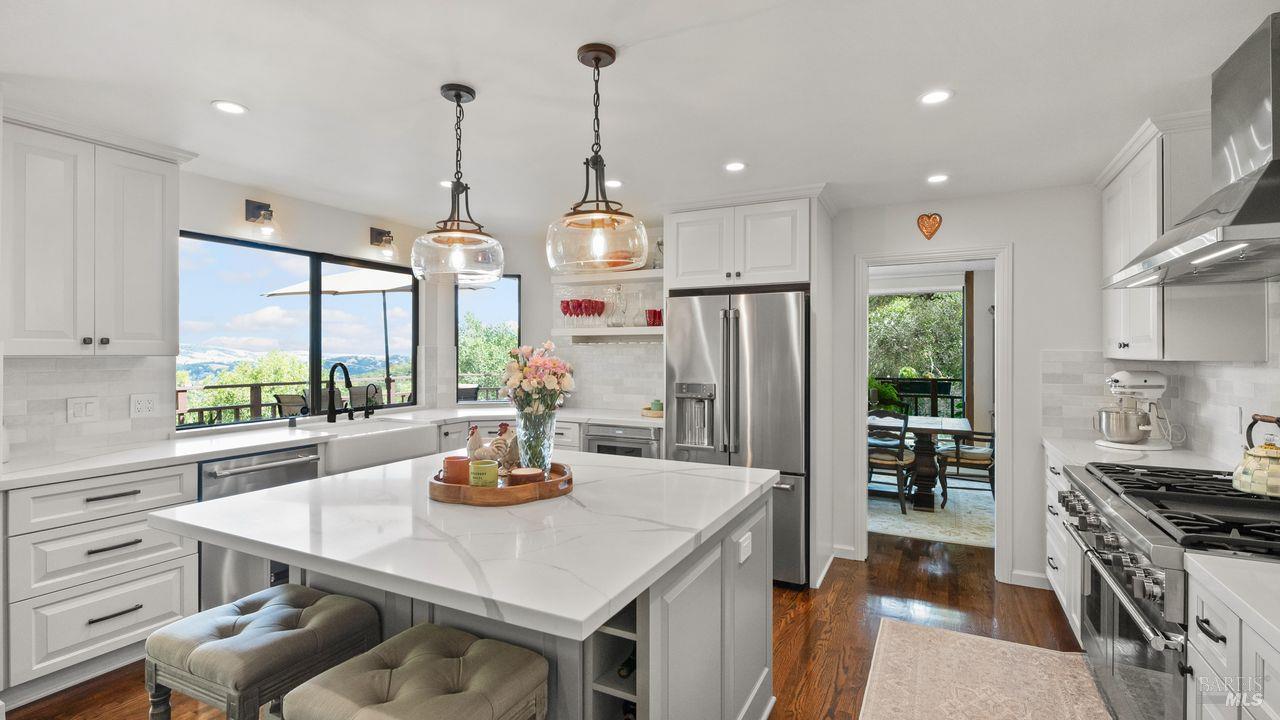 Detail Gallery Image 12 of 42 For 170 Wild Horse Valley Dr, Novato,  CA 94947 - 5 Beds | 2/1 Baths