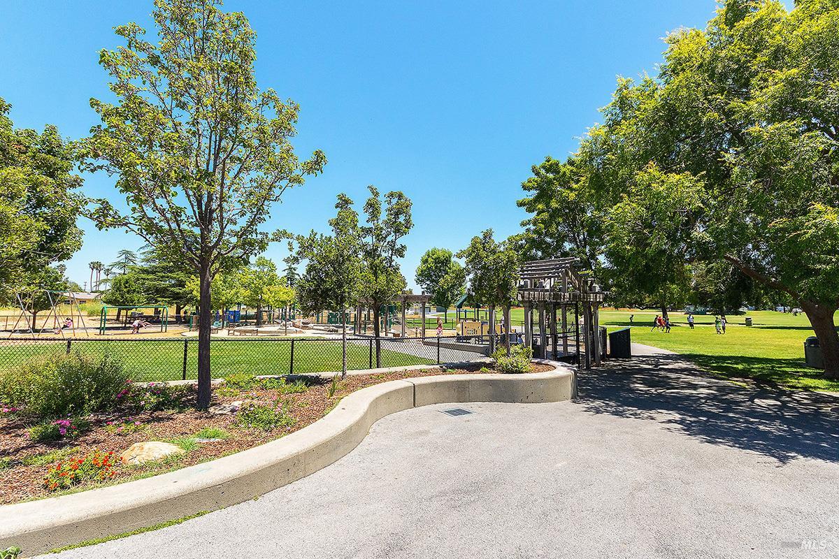 Detail Gallery Image 37 of 43 For 30 Toyon Ct, Corte Madera,  CA 94925 - 2 Beds | 2 Baths