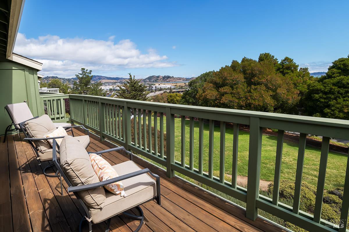 Detail Gallery Image 32 of 43 For 30 Toyon Ct, Corte Madera,  CA 94925 - 2 Beds | 2 Baths
