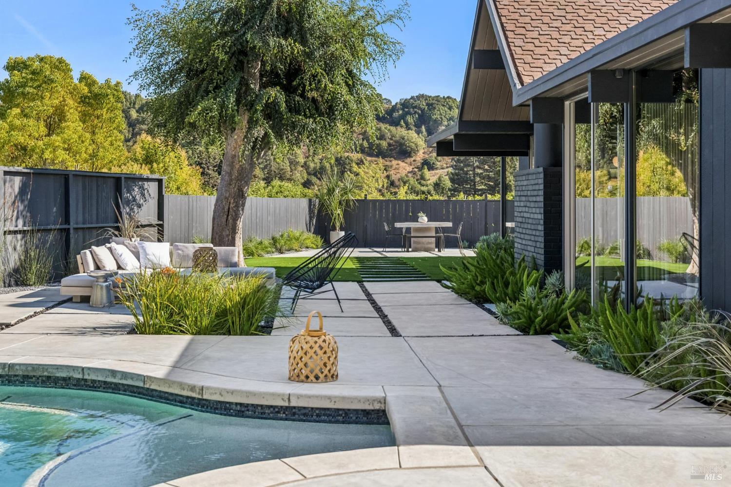 Detail Gallery Image 45 of 53 For 20 Mount Diablo Cir, San Rafael,  CA 94903 - 5 Beds | 2 Baths