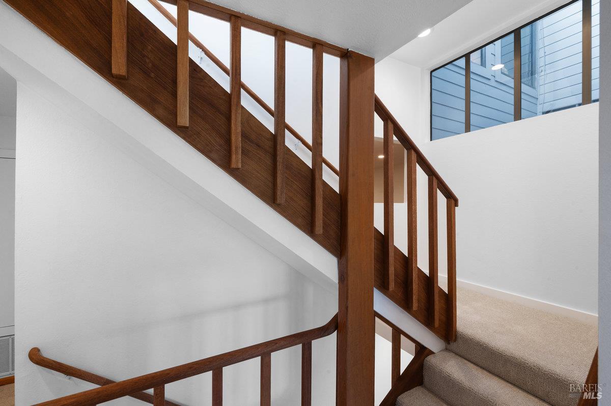 Detail Gallery Image 16 of 32 For 154 Professional Center Pkwy, San Rafael,  CA 94903 - 3 Beds | 2/1 Baths