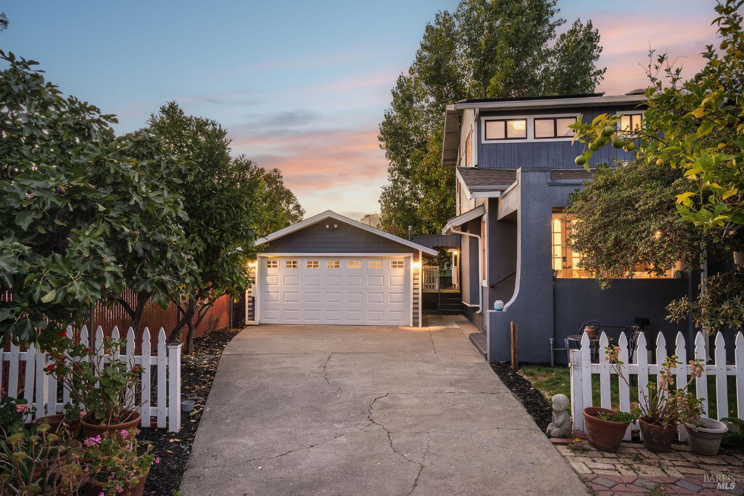 Detail Gallery Image 44 of 52 For 3009 Humboldt Ave, Oakland,  CA 94602 - 5 Beds | 2 Baths