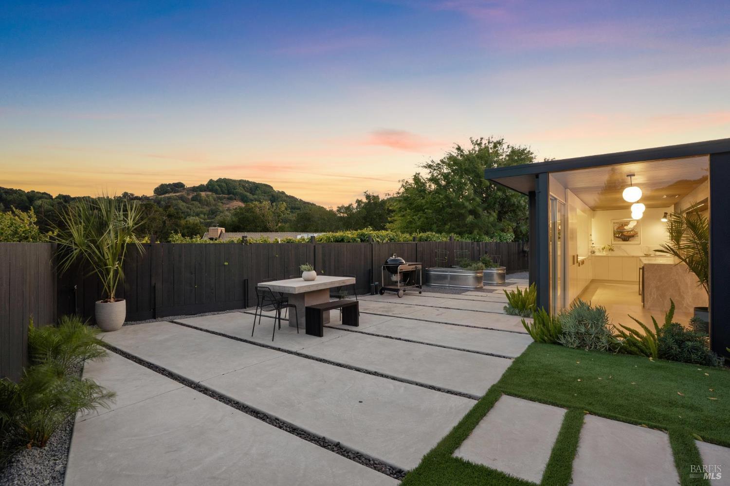 Detail Gallery Image 50 of 53 For 20 Mount Diablo Cir, San Rafael,  CA 94903 - 5 Beds | 2 Baths
