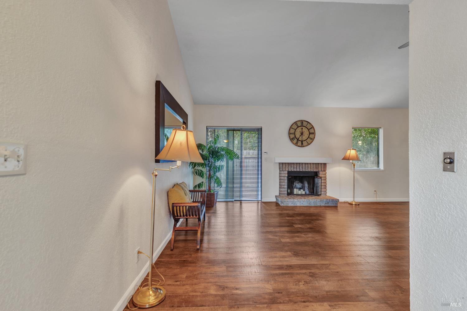 Detail Gallery Image 18 of 46 For 557 Willow Ct, Benicia,  CA 94510 - 2 Beds | 2/1 Baths