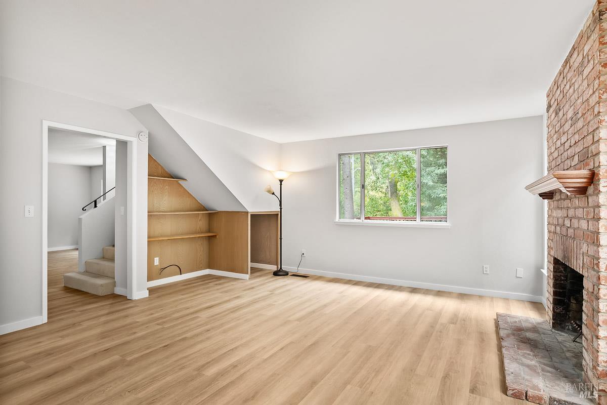Detail Gallery Image 5 of 23 For 3 Glen Dr, Fairfax,  CA 94930 - 3 Beds | 2/1 Baths