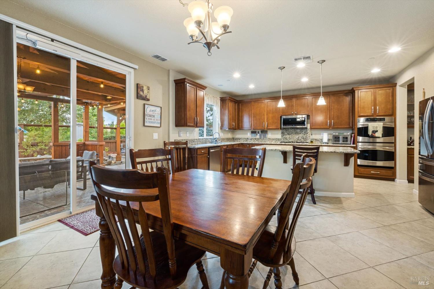 Detail Gallery Image 11 of 43 For 1391 Couples Cir, Fairfield,  CA 94533 - 5 Beds | 3 Baths