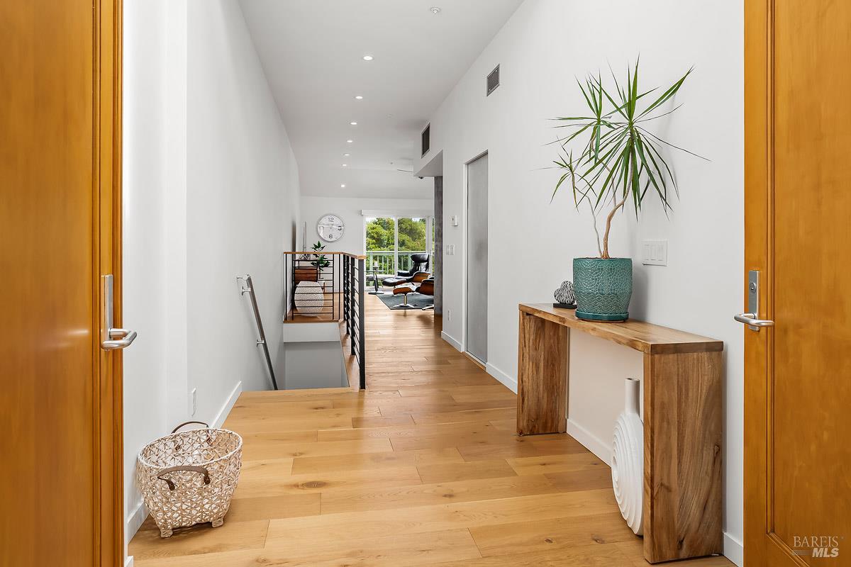 Detail Gallery Image 8 of 43 For 30 Toyon Ct, Corte Madera,  CA 94925 - 2 Beds | 2 Baths