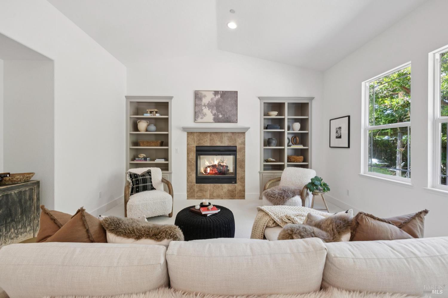 Detail Gallery Image 16 of 49 For 221 Spindle Ct, San Rafael,  CA 94903 - 4 Beds | 4 Baths