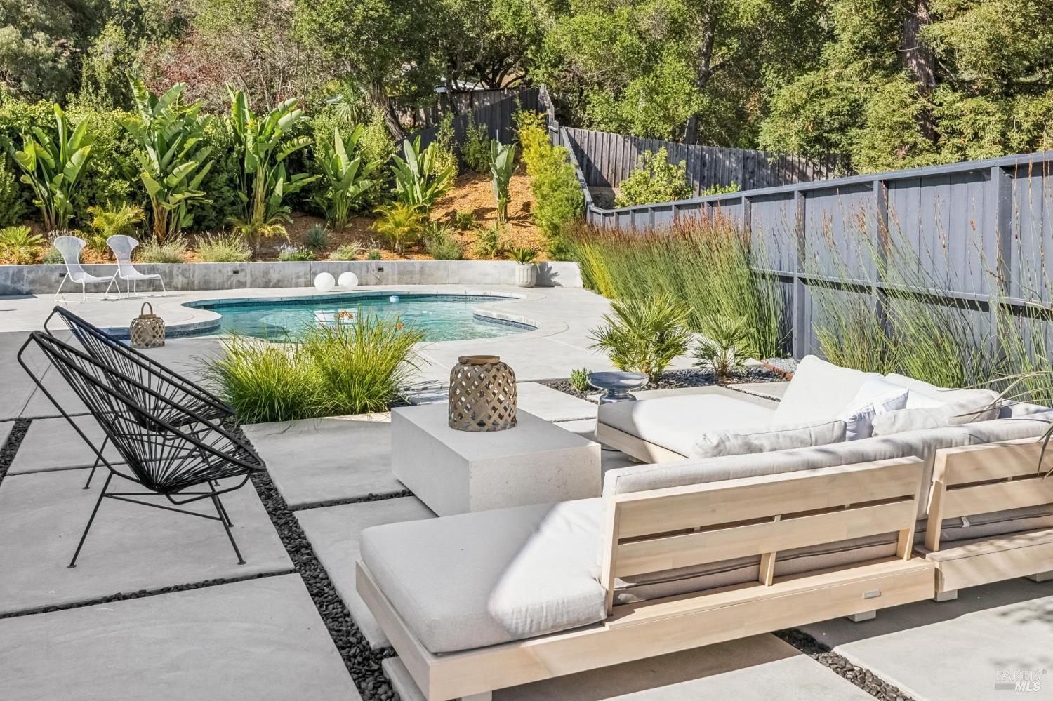 Detail Gallery Image 6 of 53 For 20 Mount Diablo Cir, San Rafael,  CA 94903 - 5 Beds | 2 Baths