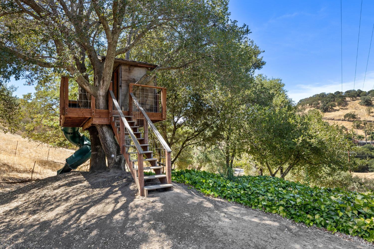 Detail Gallery Image 13 of 64 For 1850 Cravea Ln, Fairfield,  CA 94534 - 5 Beds | 2/1 Baths
