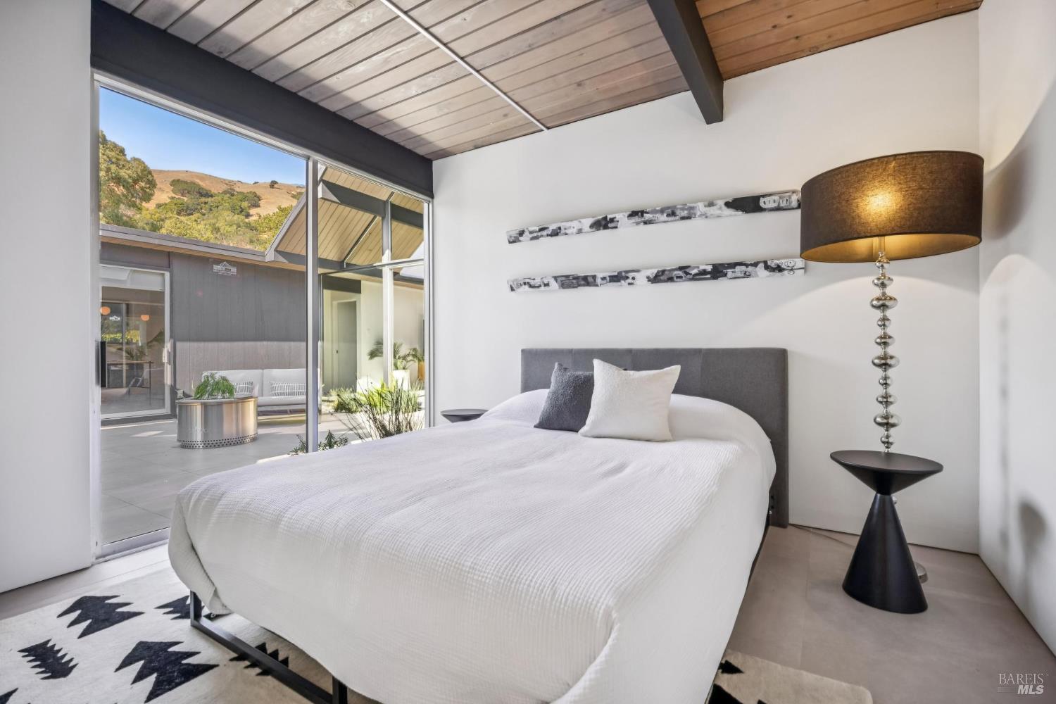 Detail Gallery Image 35 of 53 For 20 Mount Diablo Cir, San Rafael,  CA 94903 - 5 Beds | 2 Baths