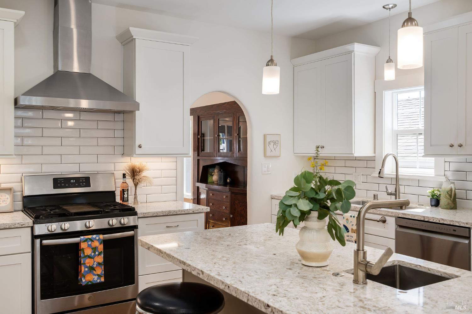 Detail Gallery Image 18 of 52 For 3009 Humboldt Ave, Oakland,  CA 94602 - 5 Beds | 2 Baths