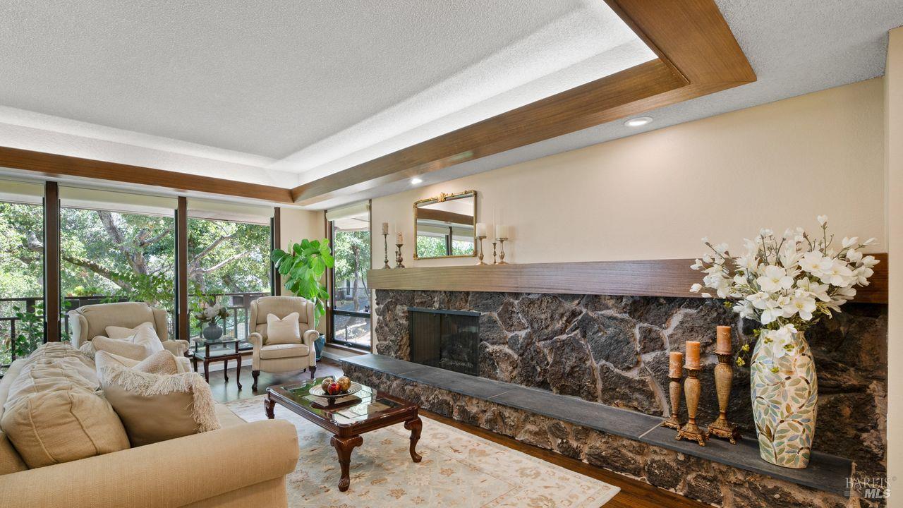 Detail Gallery Image 6 of 42 For 170 Wild Horse Valley Dr, Novato,  CA 94947 - 5 Beds | 2/1 Baths