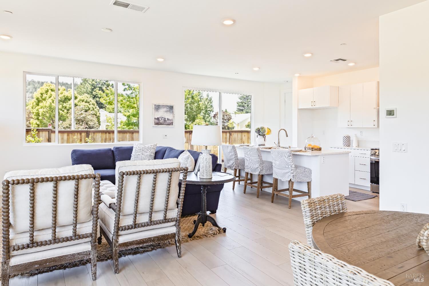 Detail Gallery Image 2 of 16 For 6601 Stone Bridge Rd, Santa Rosa,  CA 95409 - 3 Beds | 2 Baths