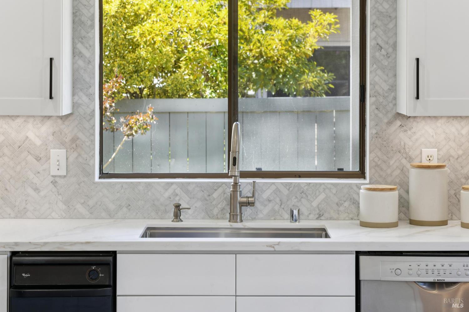 Detail Gallery Image 16 of 40 For 54 Sandpiper Cir, Corte Madera,  CA 94925 - 3 Beds | 2/1 Baths