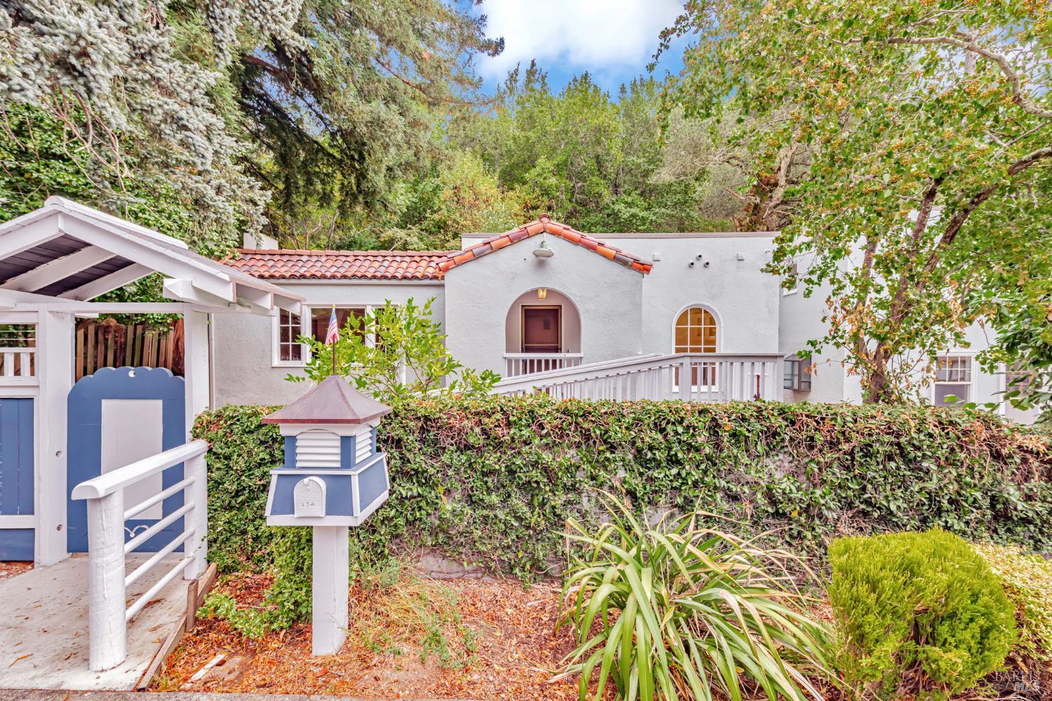 Detail Gallery Image 2 of 50 For 174 Bothin Rd, Fairfax,  CA 94930 - 4 Beds | 3 Baths