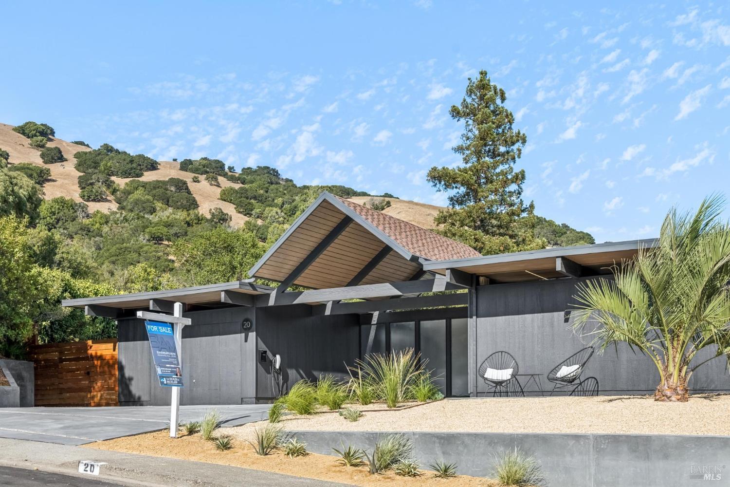 Detail Gallery Image 14 of 53 For 20 Mount Diablo Cir, San Rafael,  CA 94903 - 5 Beds | 2 Baths