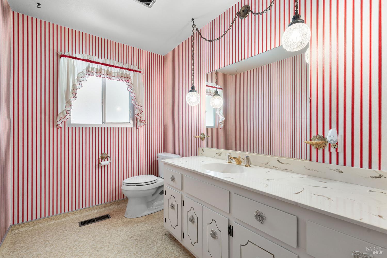 Detail Gallery Image 38 of 64 For 1850 Cravea Ln, Fairfield,  CA 94534 - 5 Beds | 2/1 Baths