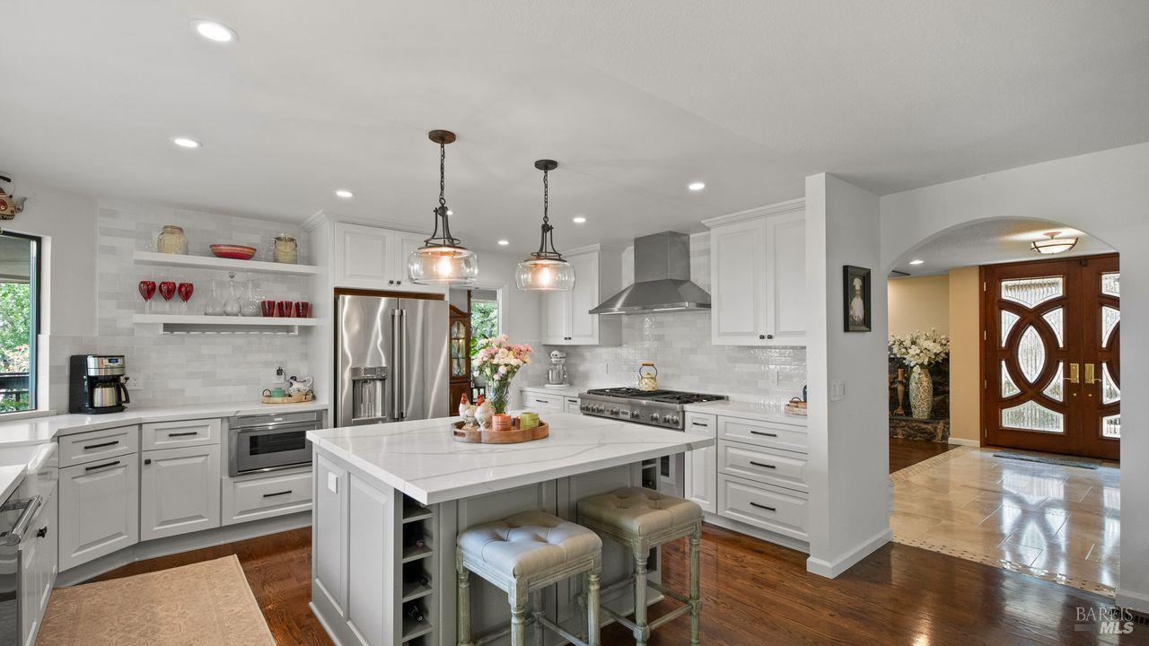 Detail Gallery Image 11 of 42 For 170 Wild Horse Valley Dr, Novato,  CA 94947 - 5 Beds | 2/1 Baths