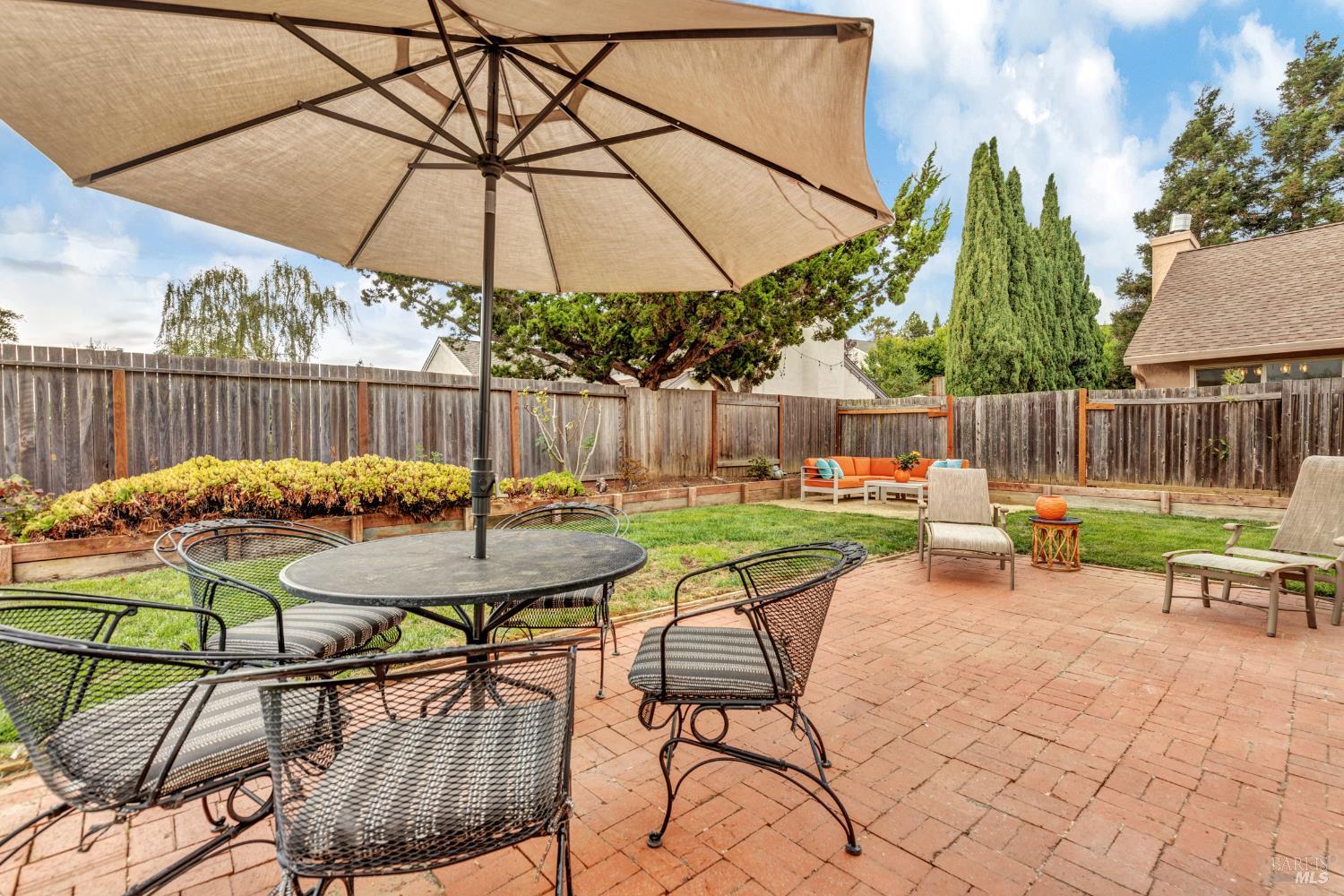 Detail Gallery Image 9 of 46 For 557 Willow Ct, Benicia,  CA 94510 - 2 Beds | 2/1 Baths