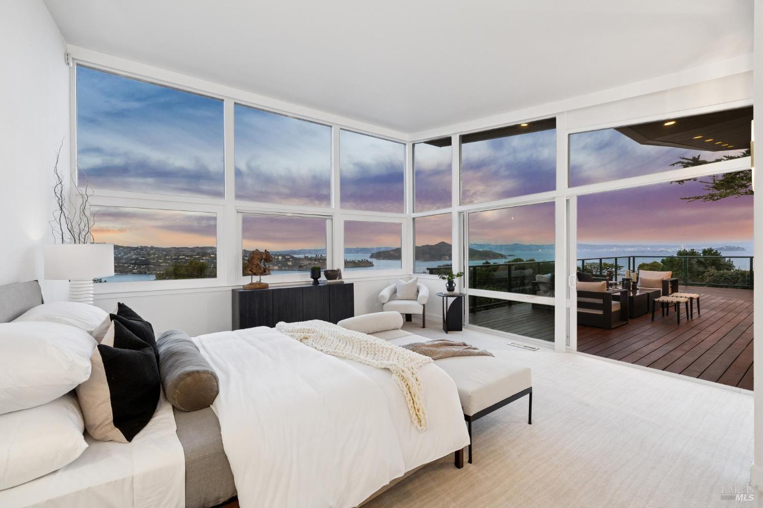 Detail Gallery Image 4 of 66 For 15 Prospect Ave, Sausalito,  CA 94965 - 3 Beds | 3/2 Baths